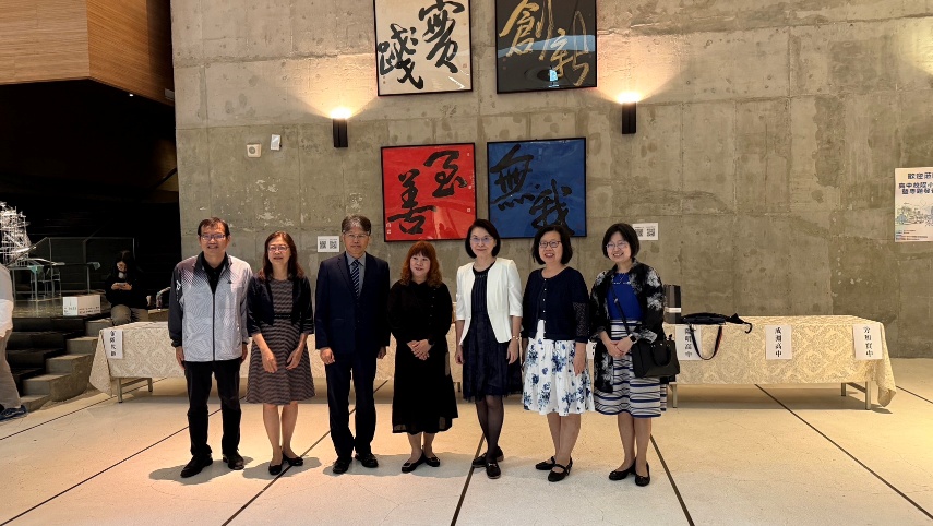 實踐大學洪久賢校長與各高中師長合影