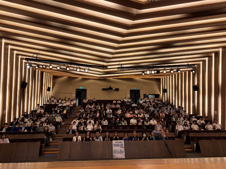 全體與會師生大合影