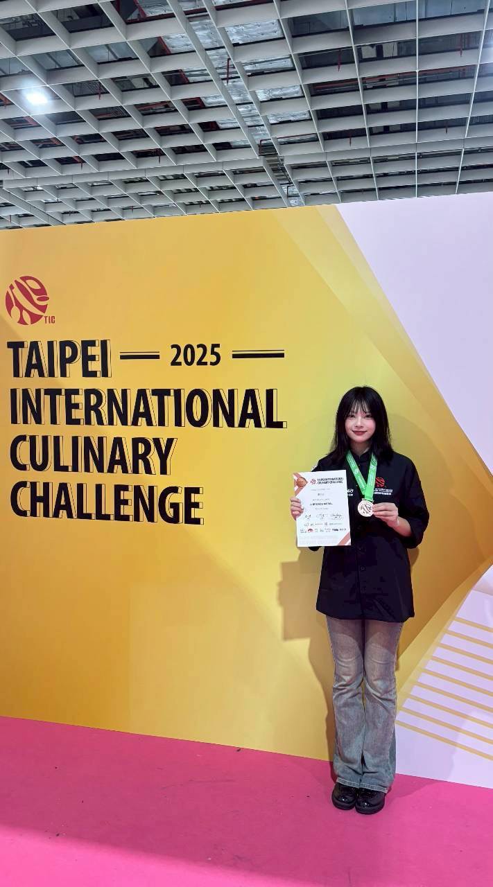 盧穎爰同學榮獲創意麵包藝術展示-銅牌