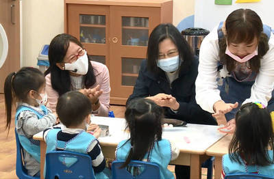 蔡英文總統訪視國防部大直非營利幼兒園(委託實踐大學辦理)