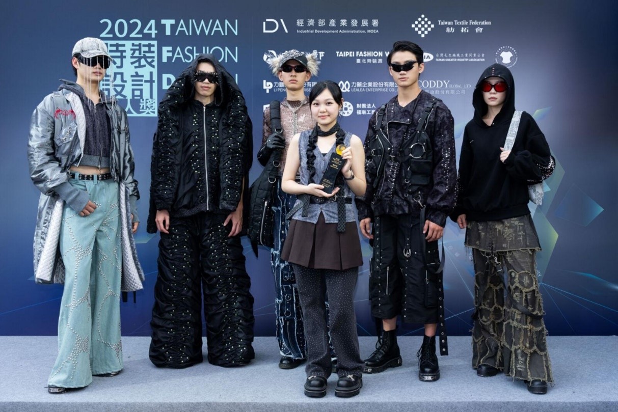 2024時裝設計新人獎優勝獎得主服設系盧詠蘋與作品「蜥蜴人Reptilians」