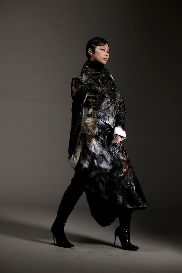 《汙染侵蝕》服裝設計學系唐英軒