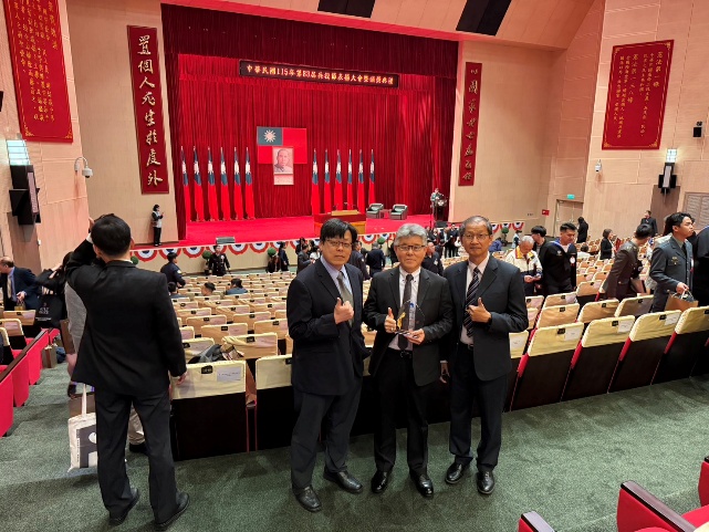 吳聲銘學務長(中)參加「兵役節慶祝大會」