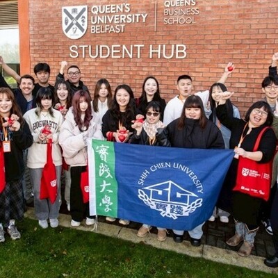 移地教學走向世界！實踐大學「全球文化與溝通」課程赴英北愛爾蘭女王大學開課