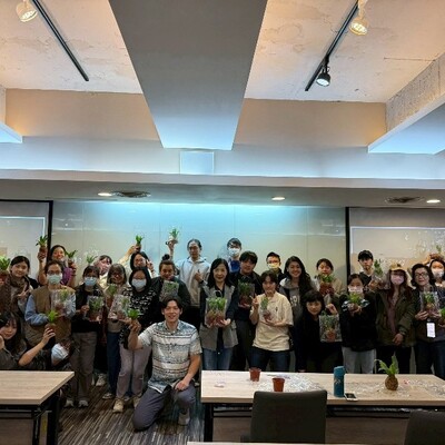 實踐大學辦理114-1環保教育講習——「生生不息種起來」山蘇手作苔球工作坊,啟動永續文化學習新視野圖片